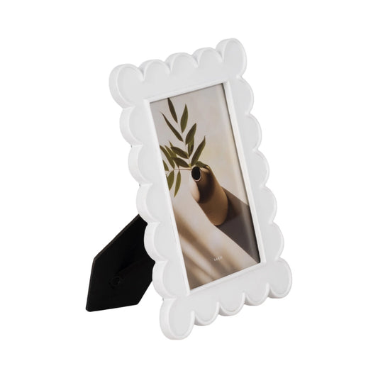 4x6 White Resin Scalloped Edge Picture Frame