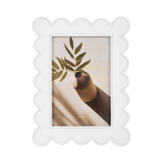 4x6 White Resin Scalloped Edge Picture Frame