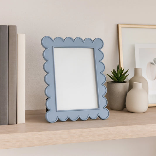4x6 Blue Resin Scalloped Edge Picture Frame