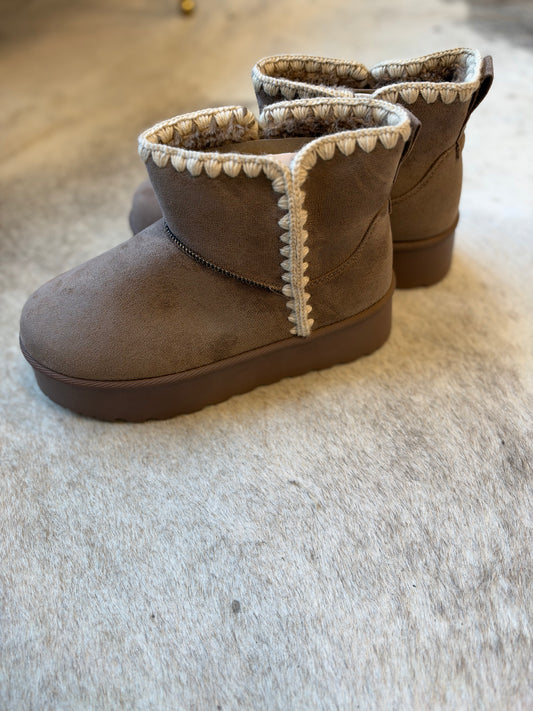 Rochas Scalloped Ugg Platform Boot- Mocha