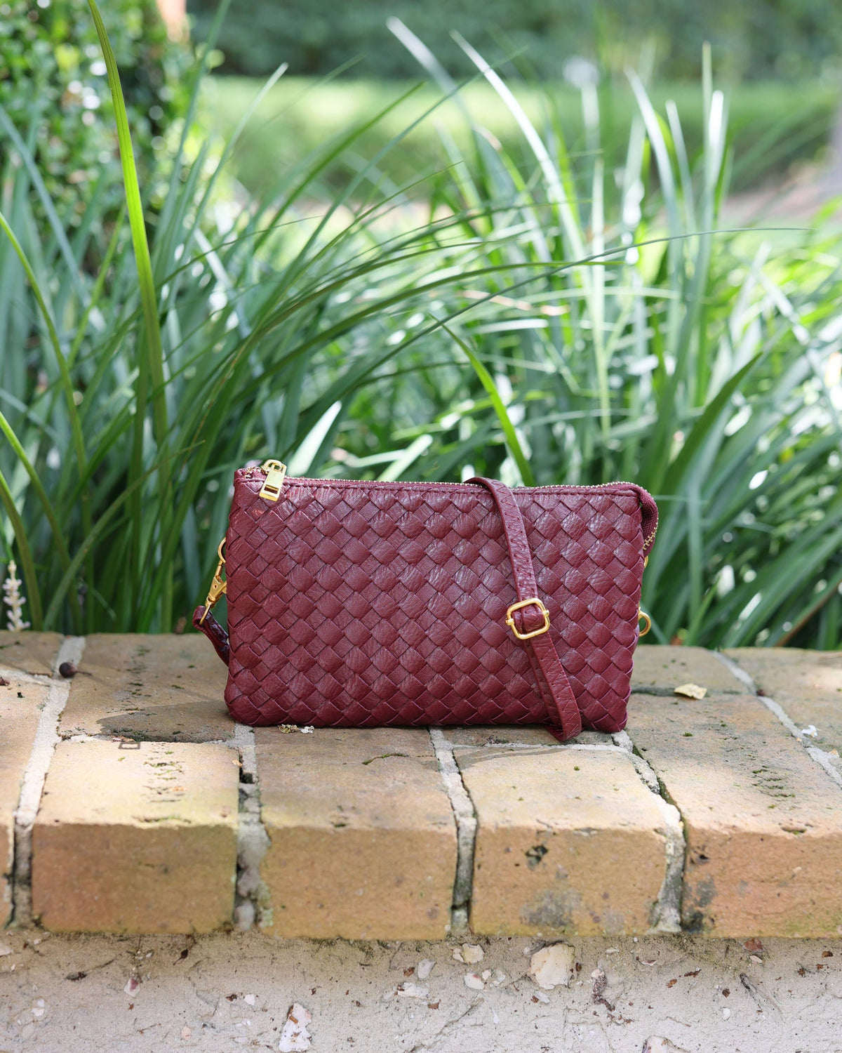 Caroline Hill - Liz Crossbody Bag Woven Burgundy